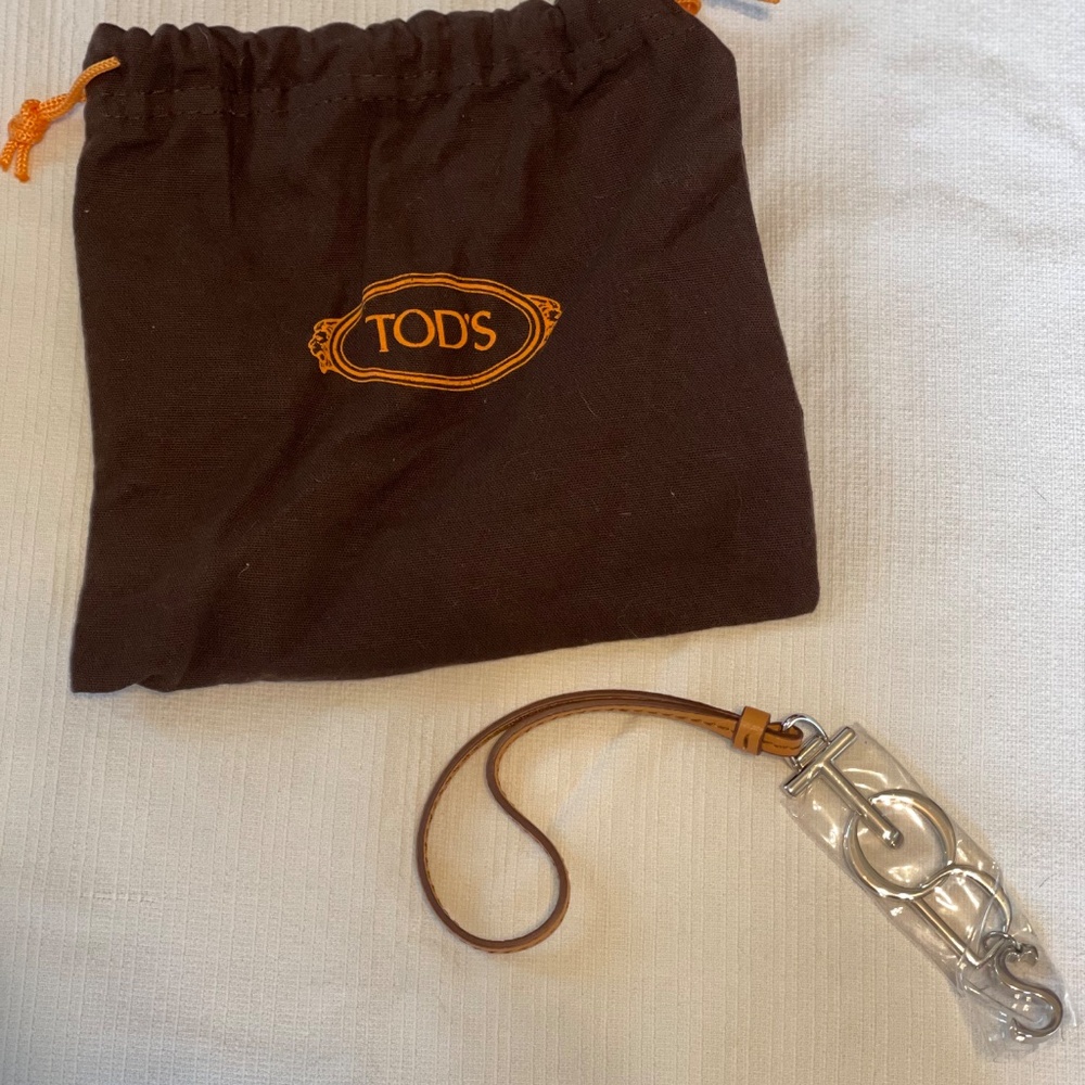 Tod's Joy Tote Leather and Metal Logo Charm Hanging Bag Tag - Picture 5 of 10